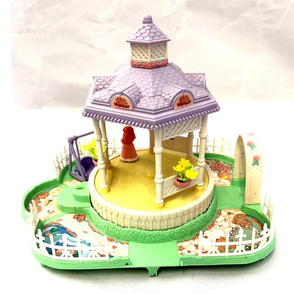 Vintage Fisher Price Precious Places Twirling Melody Gazebo Age 5+ - Picture 2 of 4